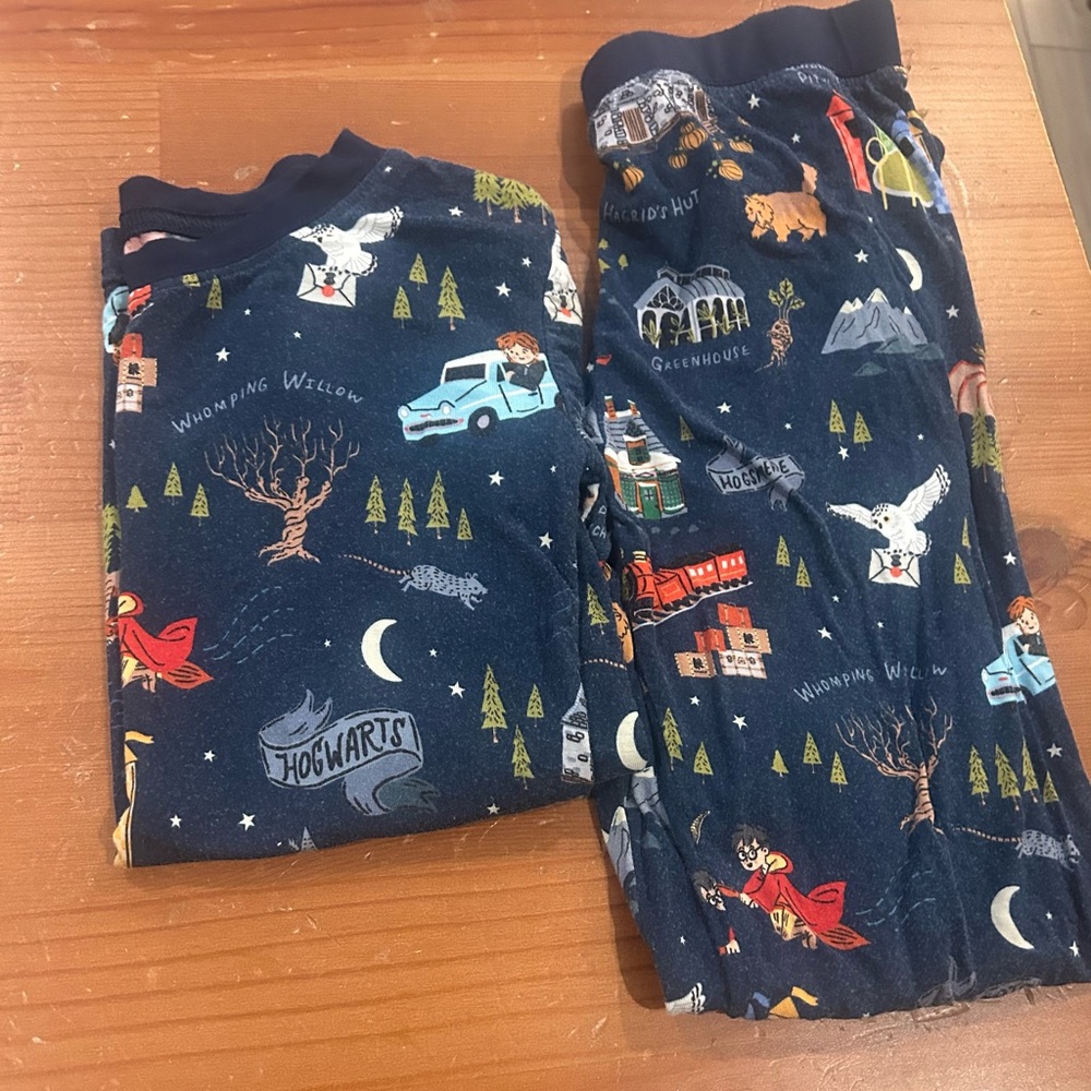 Little Sleepies Navy Blue Hogwarts Pajama Set for Kids size 5/6 - long sleeves